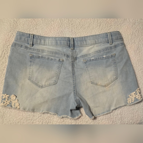 Size 18.5 - Arizona Jean Shorts - Picture 2 of 6